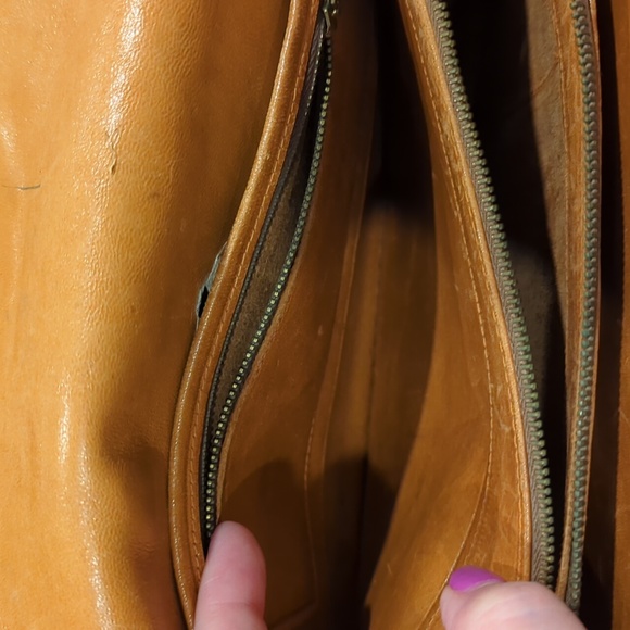 Gaitan Vintage Tooled Leather Purse - Picture 10 of 16